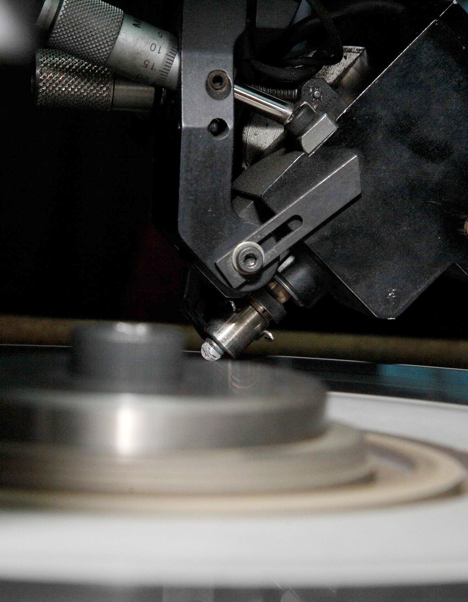 Precision diamond cutting equipment